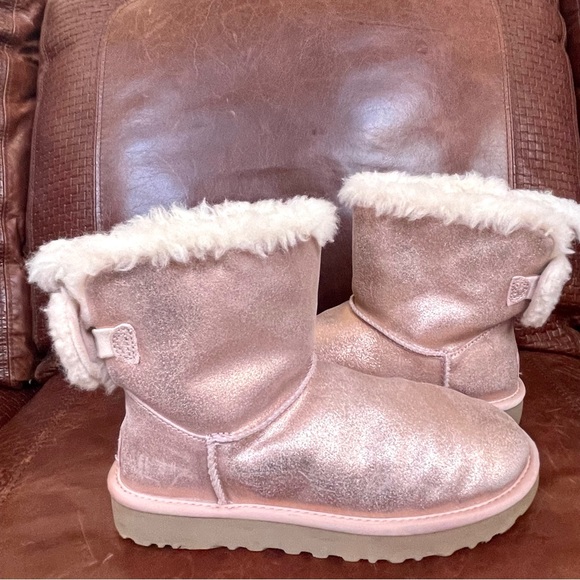 UGG Australia Shimmering Metallic Pink Booties With Fuzzy Bow Size 6 - Picture 1 of 9
